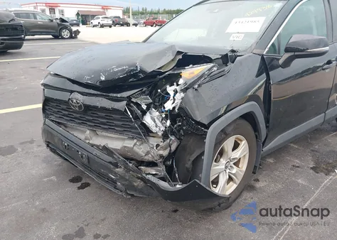 2021 Toyota Rav4 Xle z USA, uszkodzony, nr VIN 2T3P1RFV7MC150757